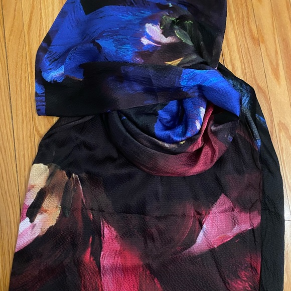 💕HOST PICK💕 Ted Baker Impressionist Bloom Cape Scarf - Picture 11 of 16